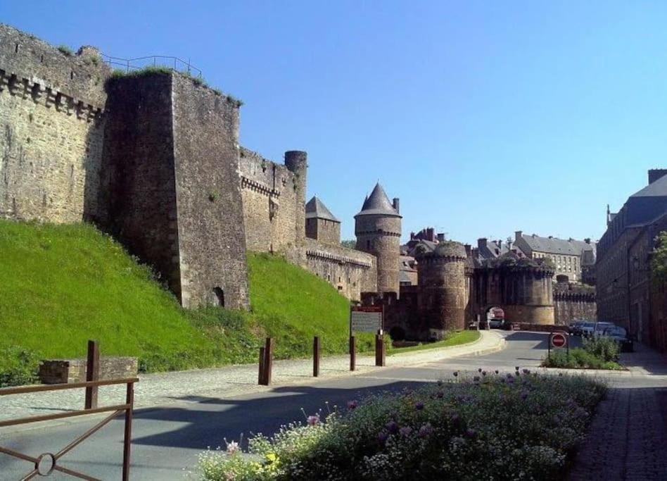 House At The Foot Of The Castle Of Fougeres Villa Exterior photo